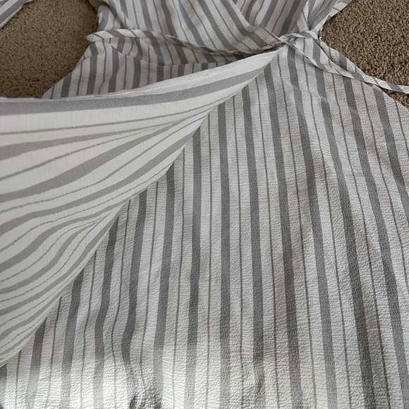 New! Calvin Klein SZ 8, white/grey striped faux wrap dress. - Picture 9 of 11